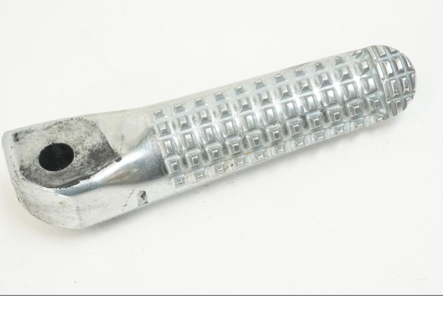 Höger sida på Fotpinne från en Yamaha MT-09 -2021 motorcykel.