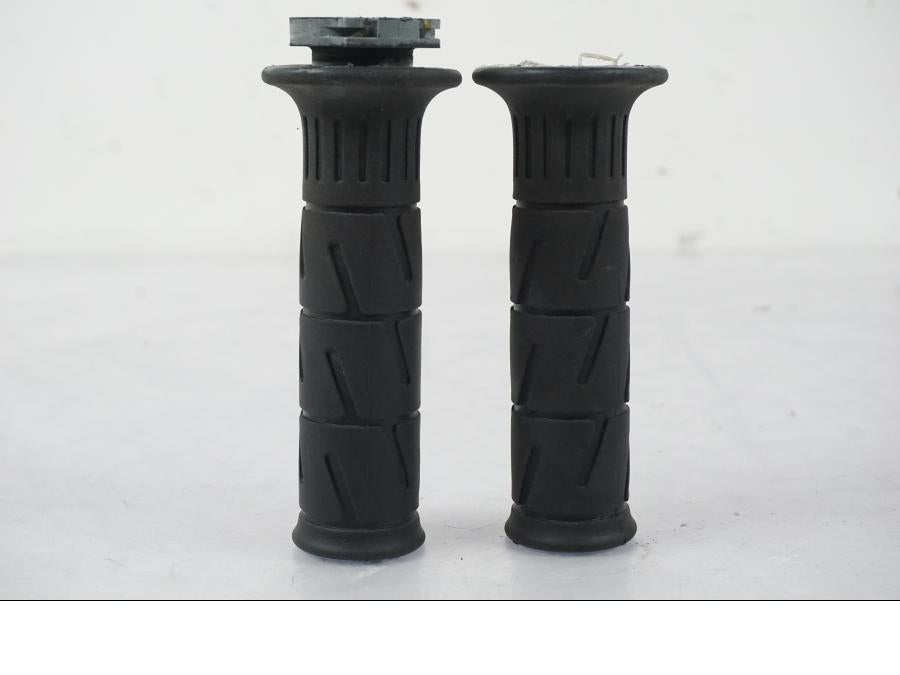 Framsidan på Gummihandtag från en Kawasaki ZX-6R -2005 motorcykel.