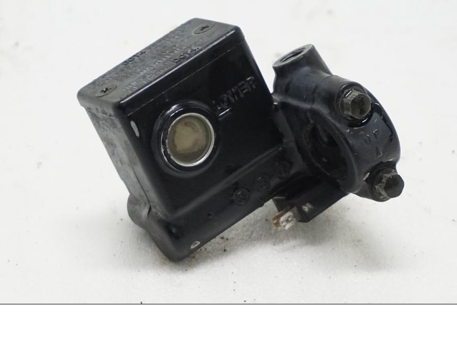 Baksidan på Bromshuvudcylinder från en Suzuki DR 650 -1996 motorcykel.