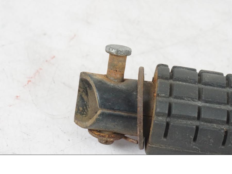 Höger sida på Fotpinne från en Honda CBR 1000 F -1989 motorcykel.