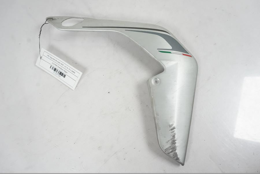 Framsidan på Sidkåpa från en MV Agusta Dragster -2014 motorcykel.