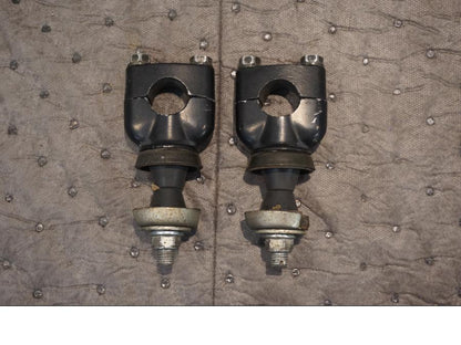 Framsidan på Styrfäste från en Suzuki DR 650 -1997 motorcykel.