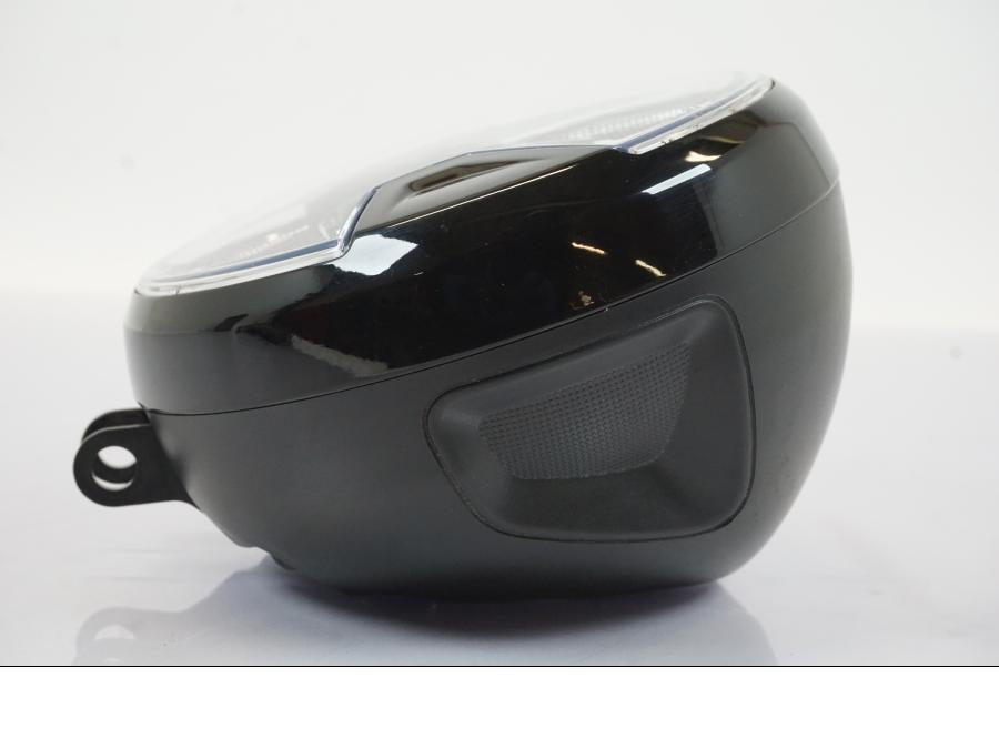 Vänster sida på Strålkastare från en Triumph Trident -2021 motorcykel.