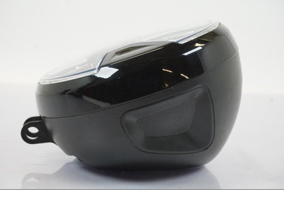 Vänster sida på Strålkastare från en Triumph Trident -2021 motorcykel.