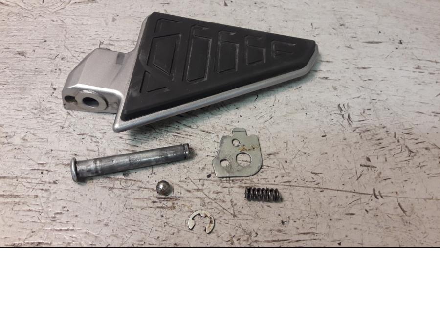 Framsidan på Fotpinne från en Honda ADV 750 -2017 motorcykel.