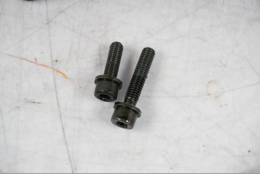 Baksidan på Oljepump från en BMW K 1200 S -2005 motorcykel.