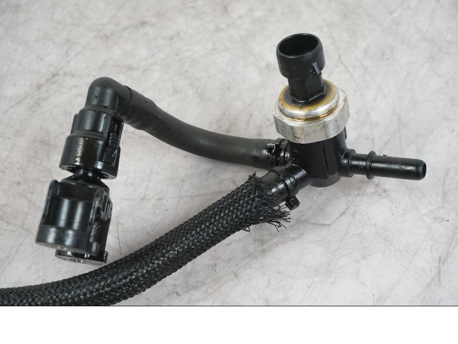 Snett nerifrån på Fuel Rail från en Buell 1125 R -2008 motorcykel.