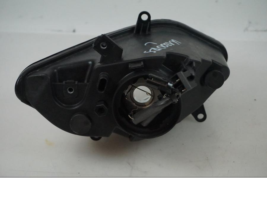 Höger sida på Strålkastare från en BMW K 1200 RS -2008 motorcykel.