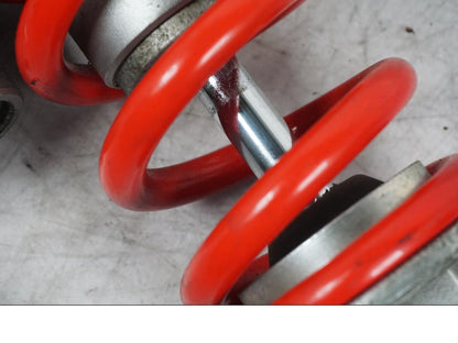 Snett uppifrån på Stötdämpare från en Buell 1125 R -2008 motorcykel.