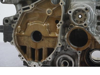 Vänster sida på Motorblock från en Yamaha FJR 1300 -2005 motorcykel.