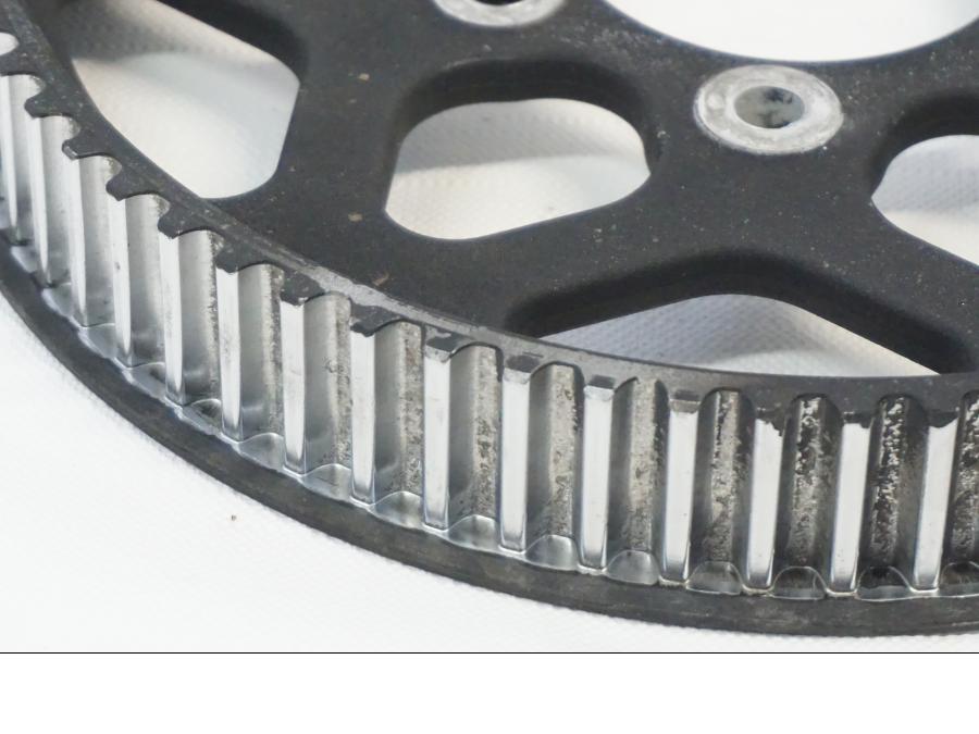 Vänster sida på Remhjul från en Buell XB9S -2003 motorcykel.