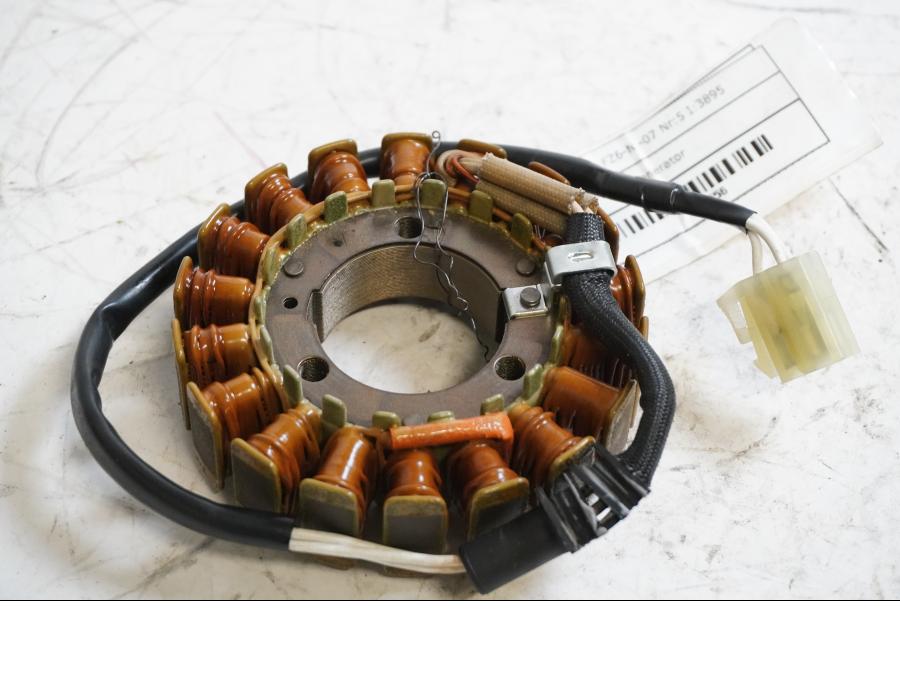 Framsidan på Generator från en Yamaha FZ-6 -2007 motorcykel.