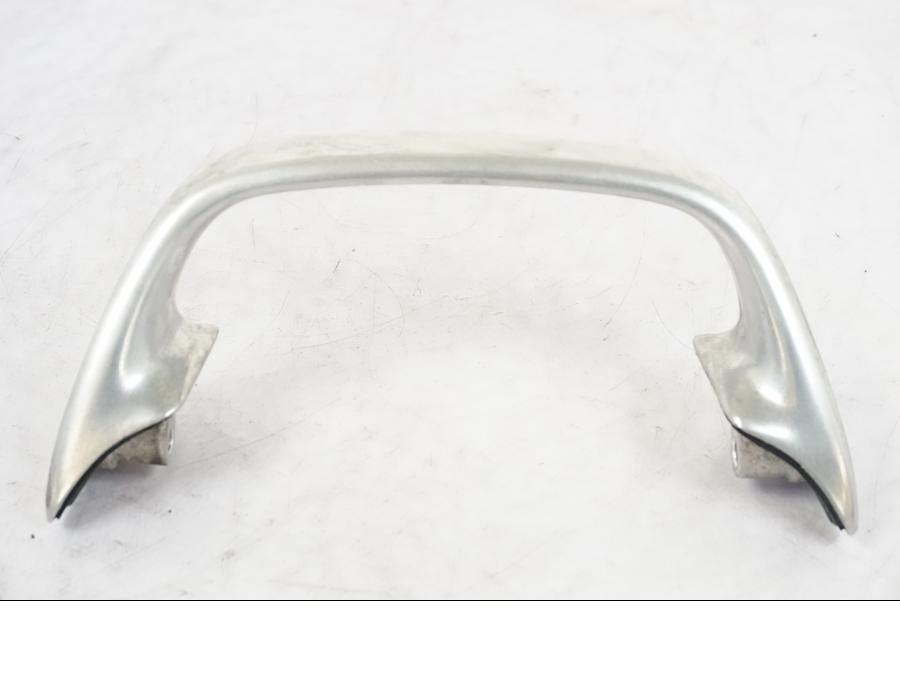 Framsidan på Passagerarhandtag från en Honda CB 750 -1996 motorcykel.