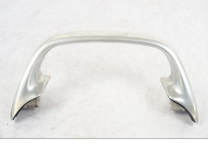 Framsidan på Passagerarhandtag från en Honda CB 750 -1996 motorcykel.