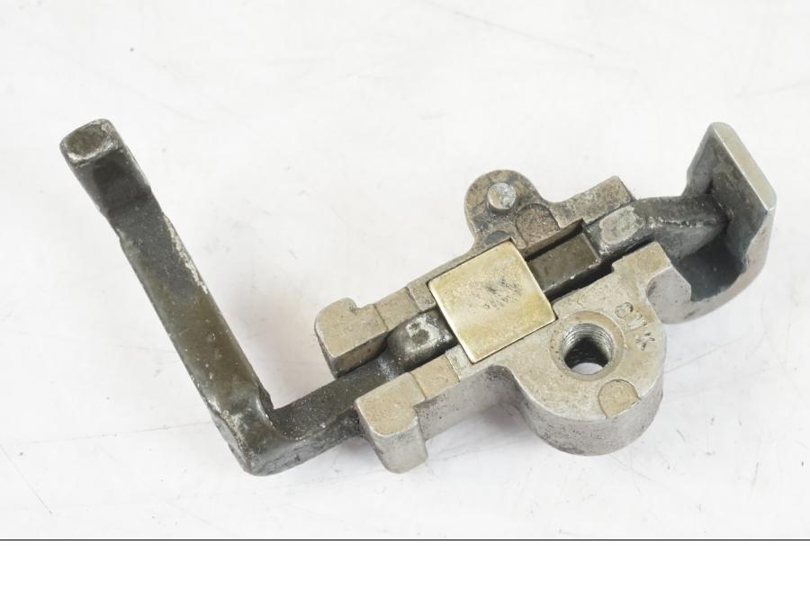 Höger sida på Sadellåsmekanism från en Honda CBR 1000 F -1999 motorcykel.