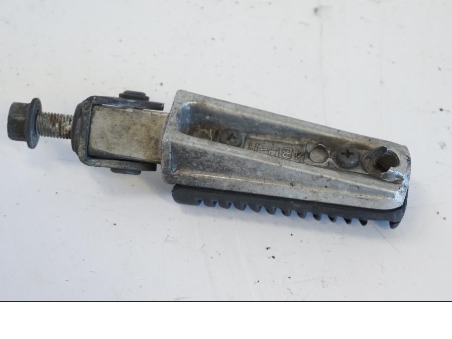 Höger sida på Fotpinne från en Yamaha YZF 1000 R -1997 motorcykel.