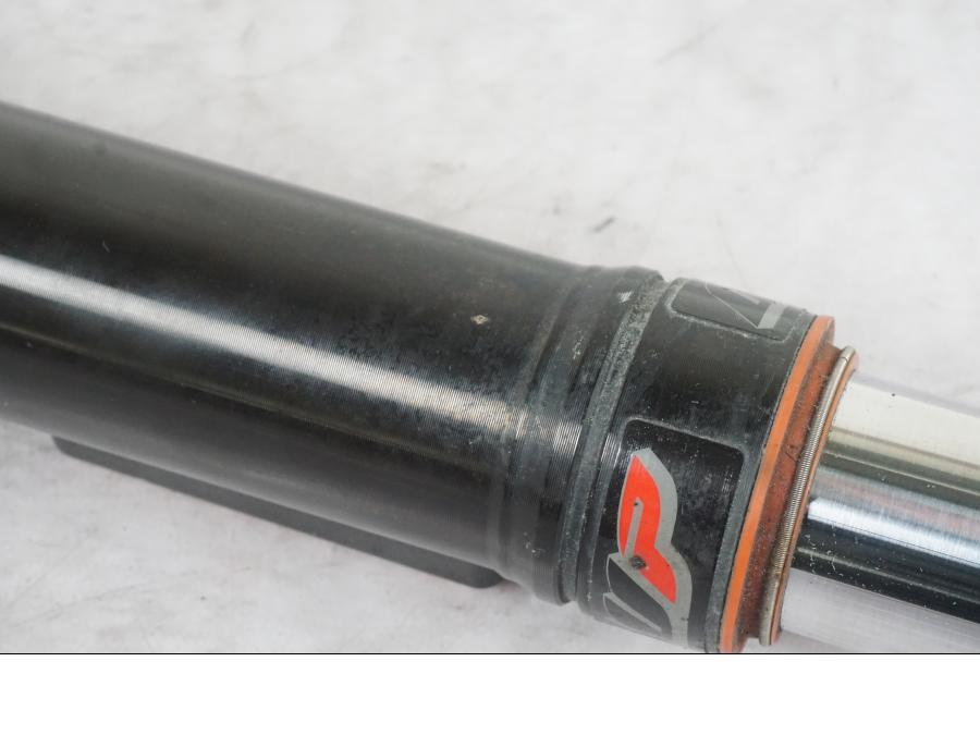 Extrabild3 på Gaffelben från en KTM 390 Duke -2018 motorcykel.