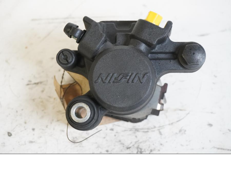 Baksidan på Bromsok från en Yamaha YZF R6 -2006 motorcykel.