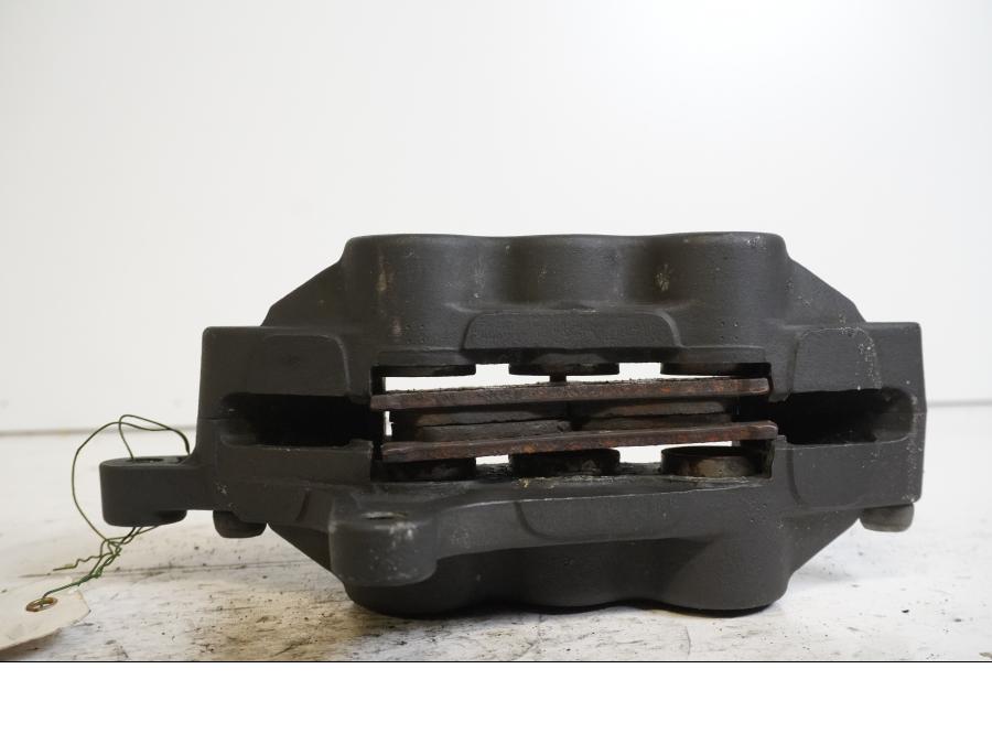 Höger sida på Bromsok från en Kawasaki ZX-9R -1999 motorcykel.