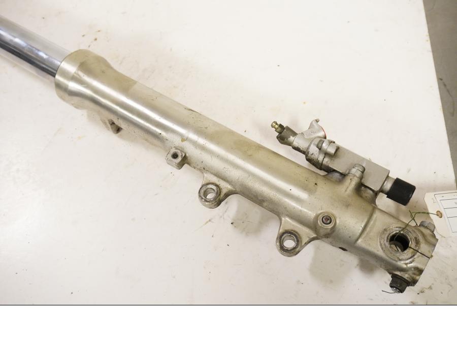 Baksidan på Gaffelben från en Yamaha FJ 1200 -1986 motorcykel.