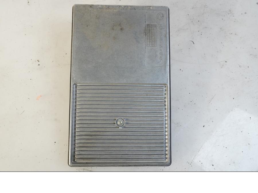 Baksidan på ZFE styrbox från en BMW F 800 GS -2008 motorcykel.