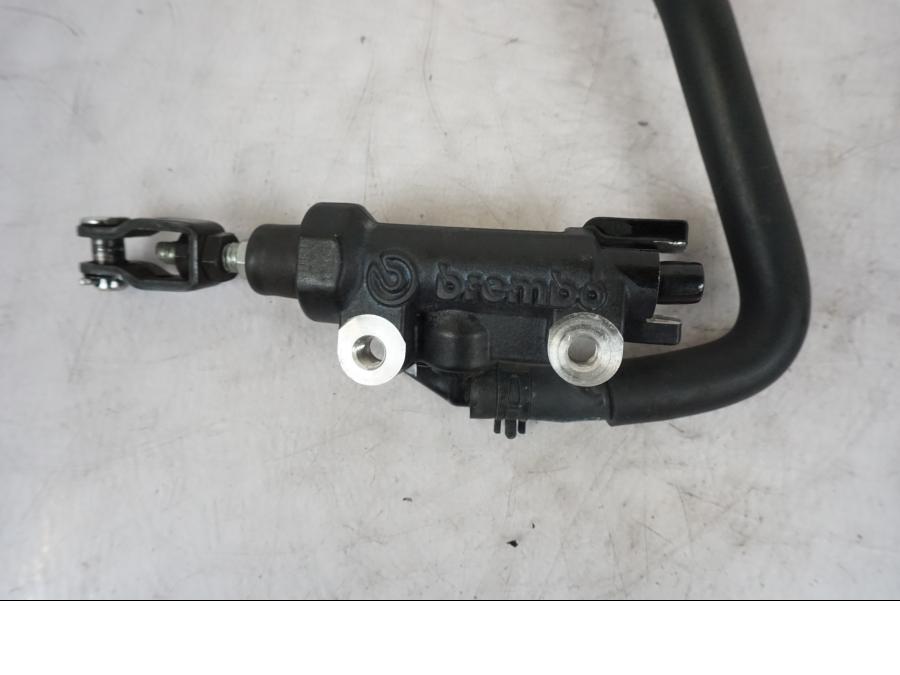 Höger sida på Bromshuvudcylinder från en Yamaha MT-09 -2020 motorcykel.