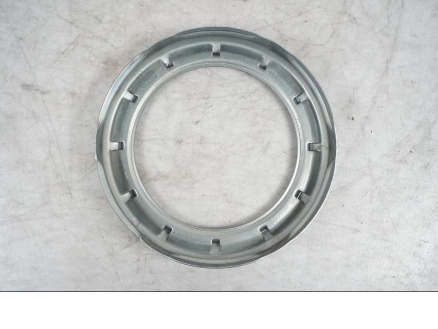 Framsidan på Bensintanksgivare från en BMW S 1000 XR -2019 motorcykel.