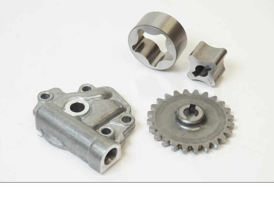 Snett uppifrån på Oljepump från en KTM 1190 Adventure -2015 motorcykel.