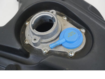 Baksidan på Bensintank från en Ducati Hyperstrada -2013 motorcykel.