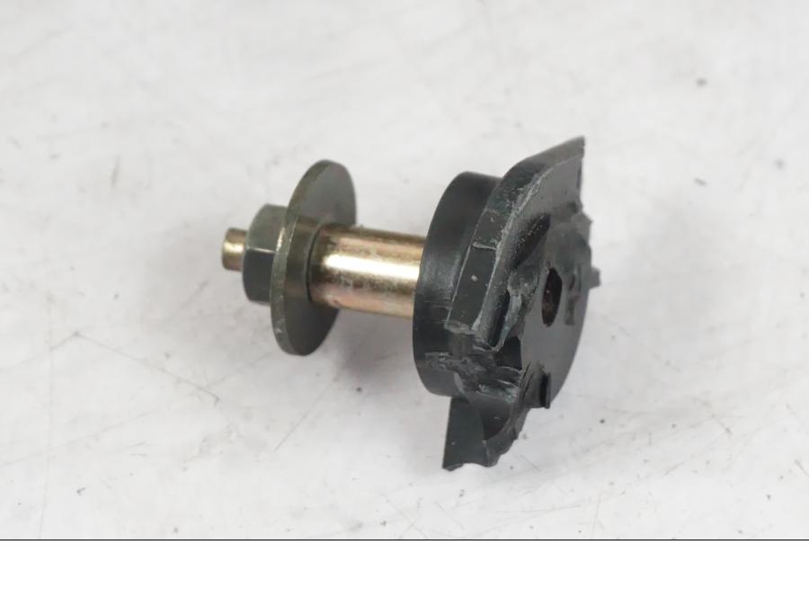 Baksidan på <p>Instrumentpanel från Suzuki SV 650 S 2002.</p>

<p>Ett fäste är avbrutet men medföljer.</p>

<p>Bilden som visar "Bucklan" i plasten visar även spricka för ett fäste. Se bilder.</p> motorcykel.