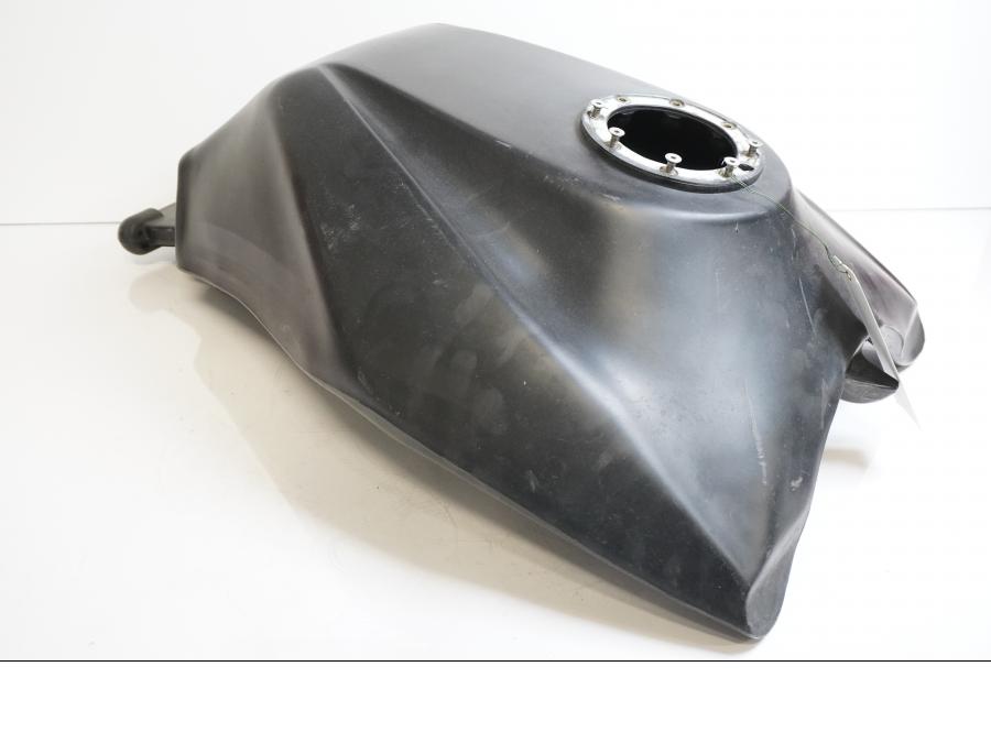 Framsidan på Bensintank från en Buell X1 Lightning -2002 motorcykel.