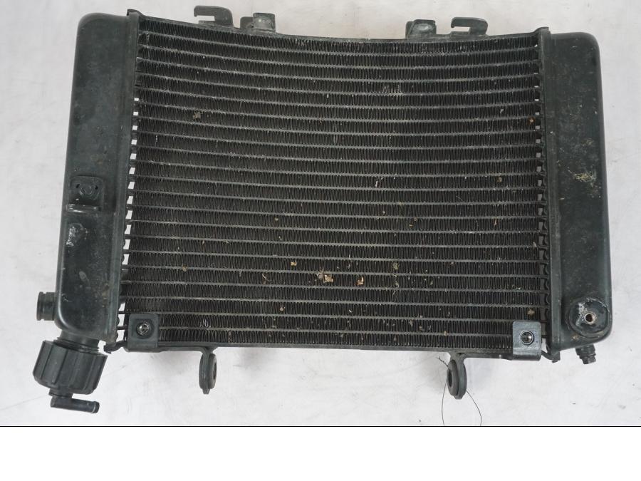 Framsidan på Vattenkyl från en KTM 690 SM R -2009 motorcykel.