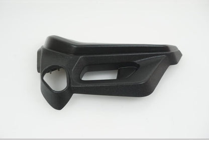 Vänster sida på Vattenkylkåpa från en Yamaha MT-07 -2021 motorcykel.