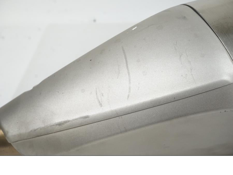 Snett nerifrån på Ljuddämpare från en BMW K 1600 -2013 motorcykel.