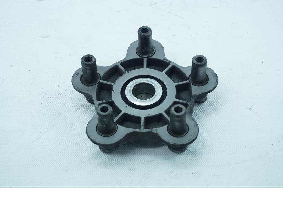 Framsidan på Drevfäste från en KTM 950 SM -2006 motorcykel.