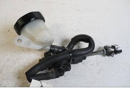 Baksidan på Bromshuvudcylinder från en Honda CTX 1300 -2014 motorcykel.