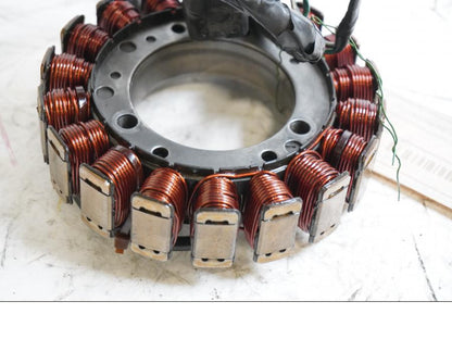 Baksidan på Generator från en Yamaha YFM 350 R -2006 ATV.