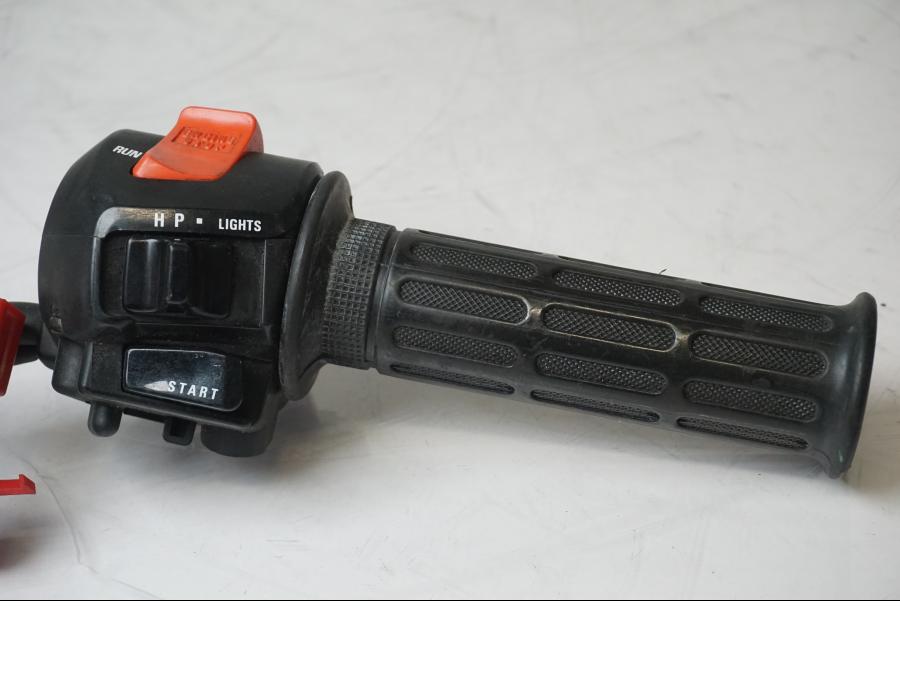 Baksidan på Styrelreglage från en Honda CBR 600 -1995 motorcykel.