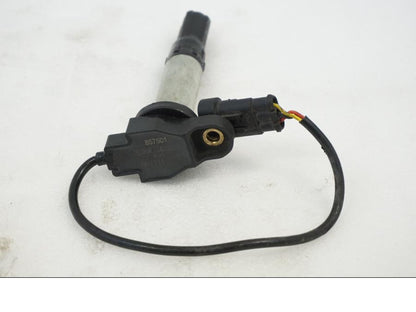 Höger sida på Tändspole från en Aprilia RSV 1000 -2010 motorcykel.