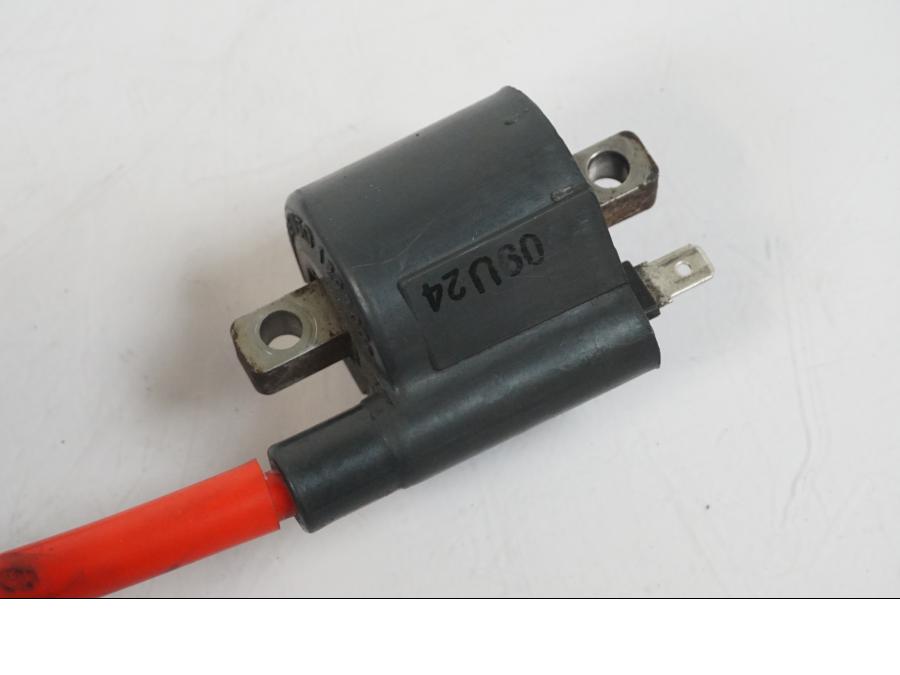 Baksidan på Tändspole från en Aprilia RS 125 -2000 motorcykel.