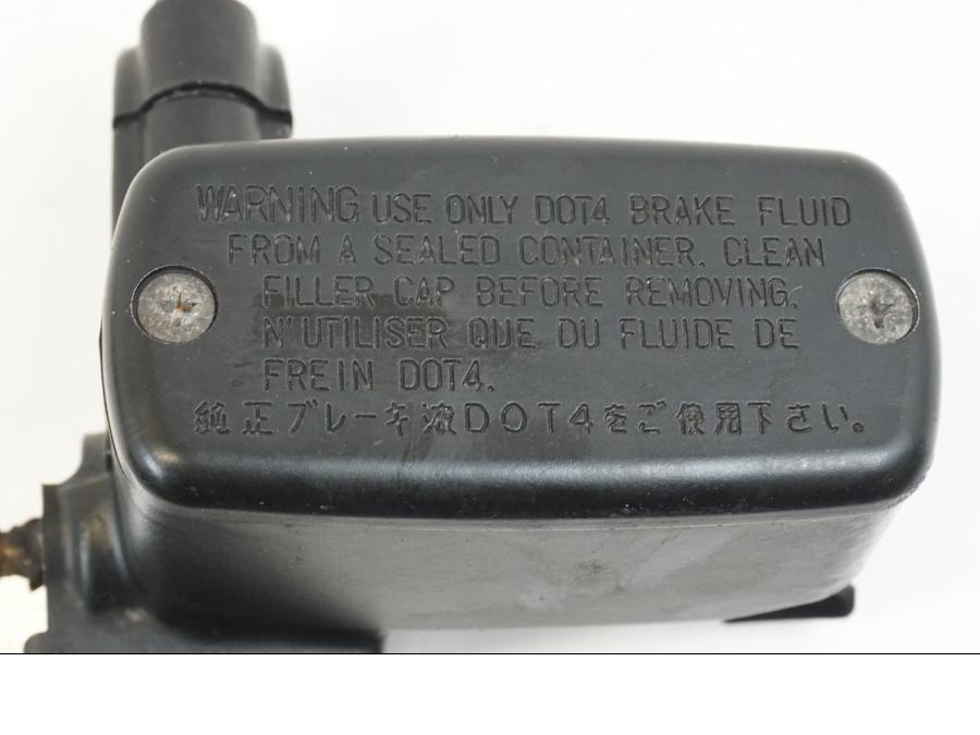 Extrabild1 på Bromshuvudcylinder från en Honda ST 1300 -2002 motorcykel.