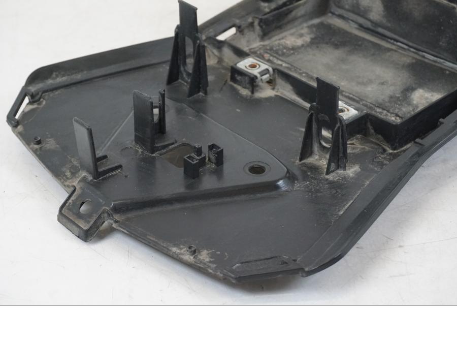 Baksidan på Undertail från en Aprilia Tuono V4R -2011 motorcykel.