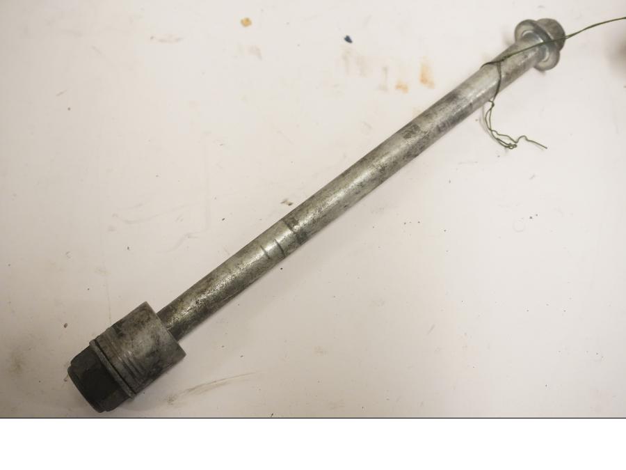 Framsidan på Axel från en Honda CBR 125 R -2006 motorcykel.