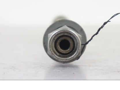 Vänster sida på Axel från en Triumph Tiger -2009 motorcykel.