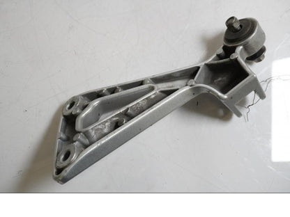 Höger sida på Fotpinnefäste från en Yamaha BT 1100 -2004 motorcykel.