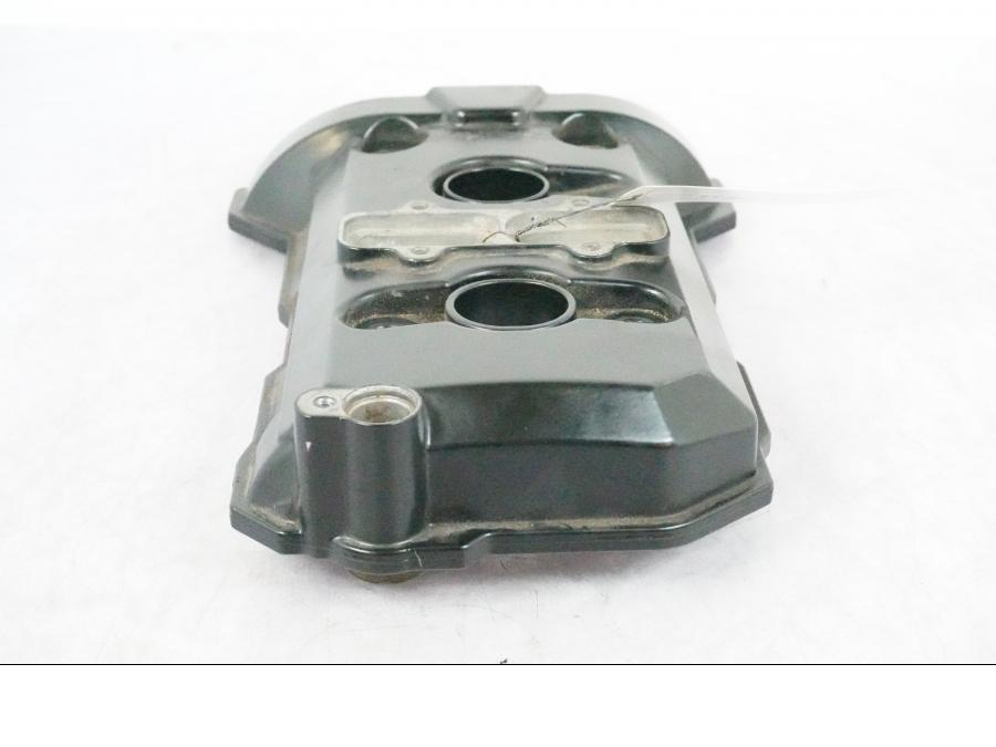 Vänster sida på Ventilkåpa från en BMW F 800 GS -2009 motorcykel.