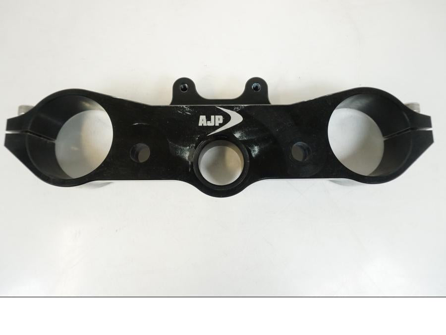 Framsidan på Gaffelkrona från en AJP PR7 -2021 motorcykel.