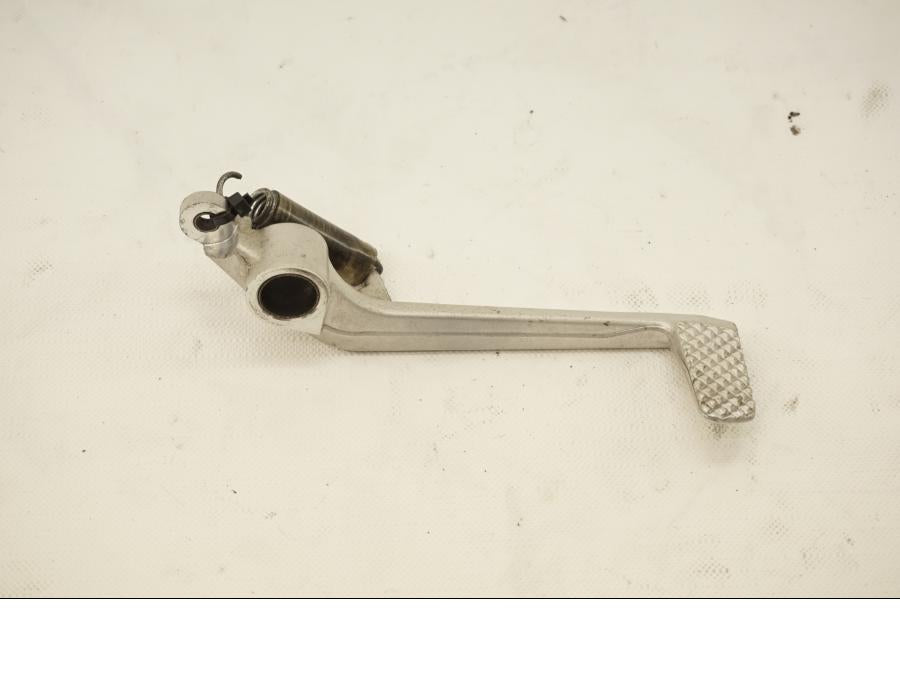 Framsidan på Bromspedal från en Yamaha YZF 1000 R1 -2006 motorcykel.