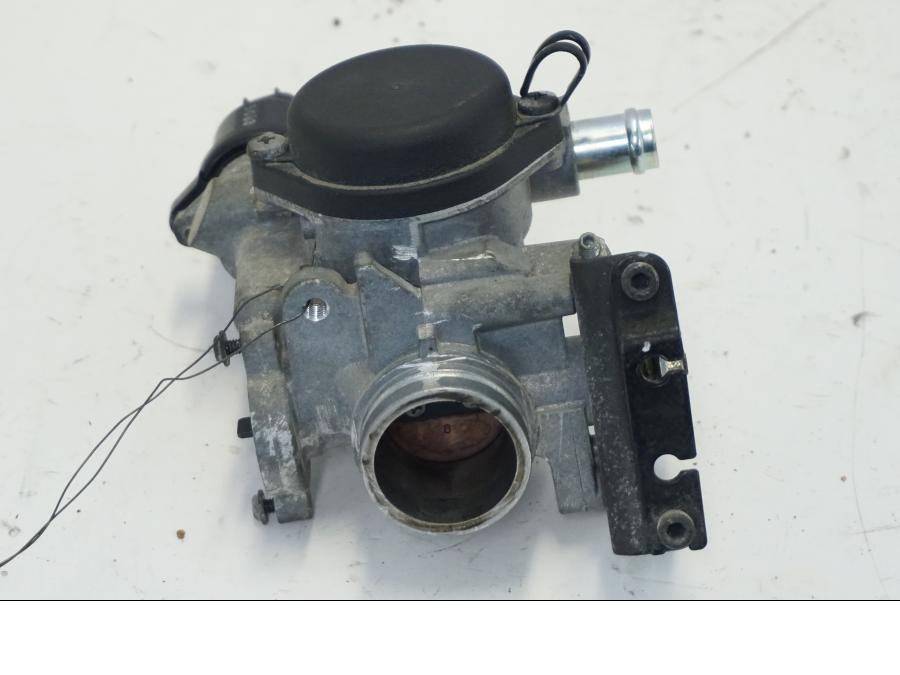 Höger sida på Spjällhus från en Yamaha X-Max 250 -2016 scooter.