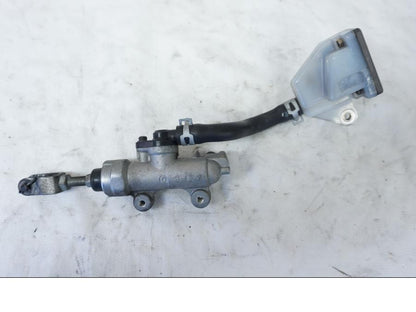 Framsidan på Bromshuvudcylinder från en Suzuki GSX-R 750 -2001 motorcykel.